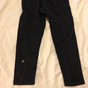 Lululemon crops size 6